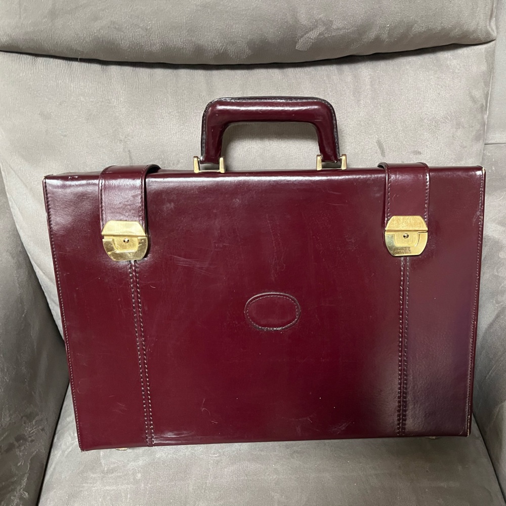 Lovely LEATHER burgundy briefcase. Leather trimmed interior.